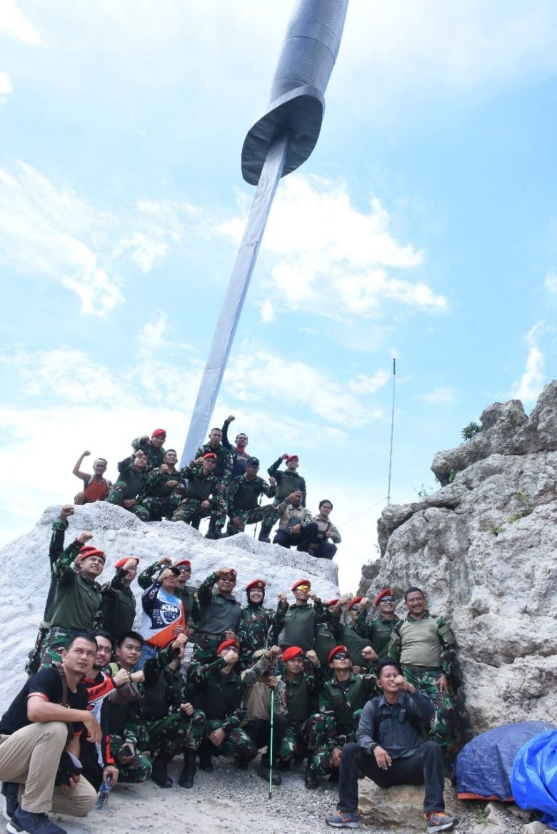 Danjen Kopassus Meninjau Monumen Pisau Komando di Puncak Gunung Lalana Bogor