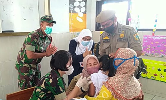 Kodim 0505/JT Gelar Serbuan Vaksinasi Dosis 1 Usia 6-11 Tahun di 12 Tempat Lokasi SDN dan SDIT