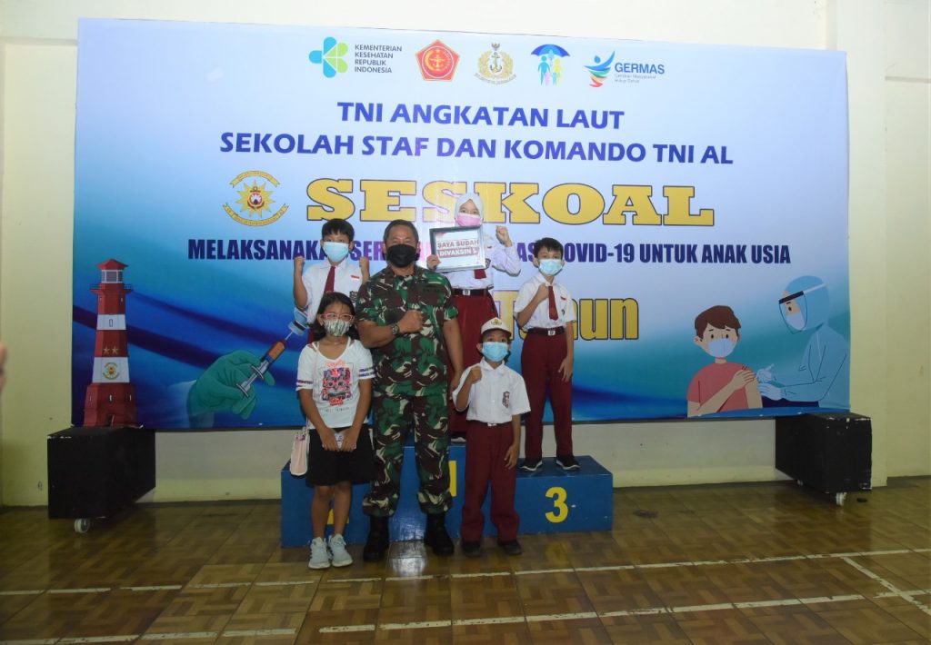 Danseskoal Tinjau Vaksinasi Anak Usia 6-11 Tahun di GOR M.Romly Seskoal