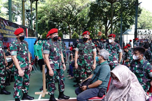 Danjen Kopassus Tinjau Pelaksanaan Vaksinasi