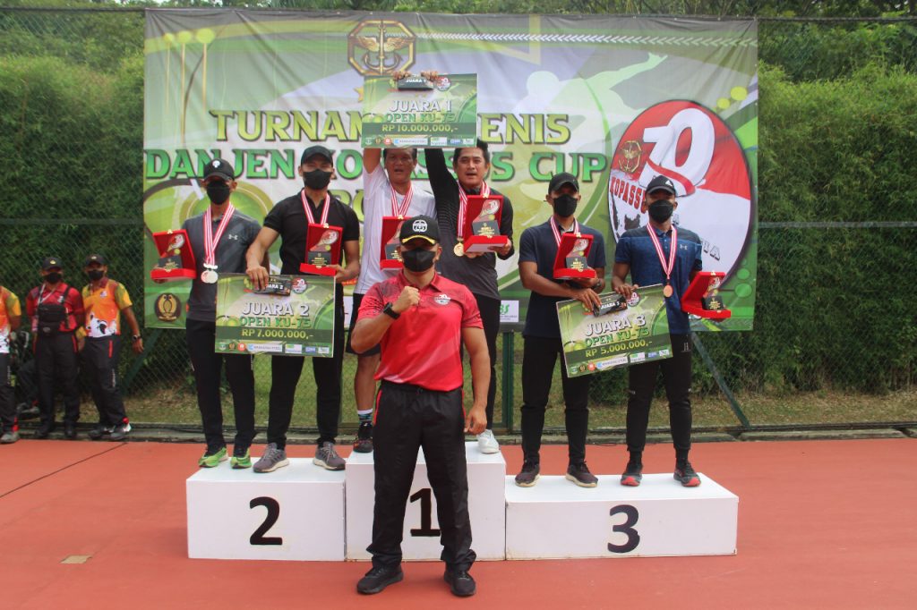 Komandan Grup 1 Kopassus tutup Turnamen Tenis Danjen Kopassus Cup 2022 dalam rangka HUT Ke 70 Kopassus