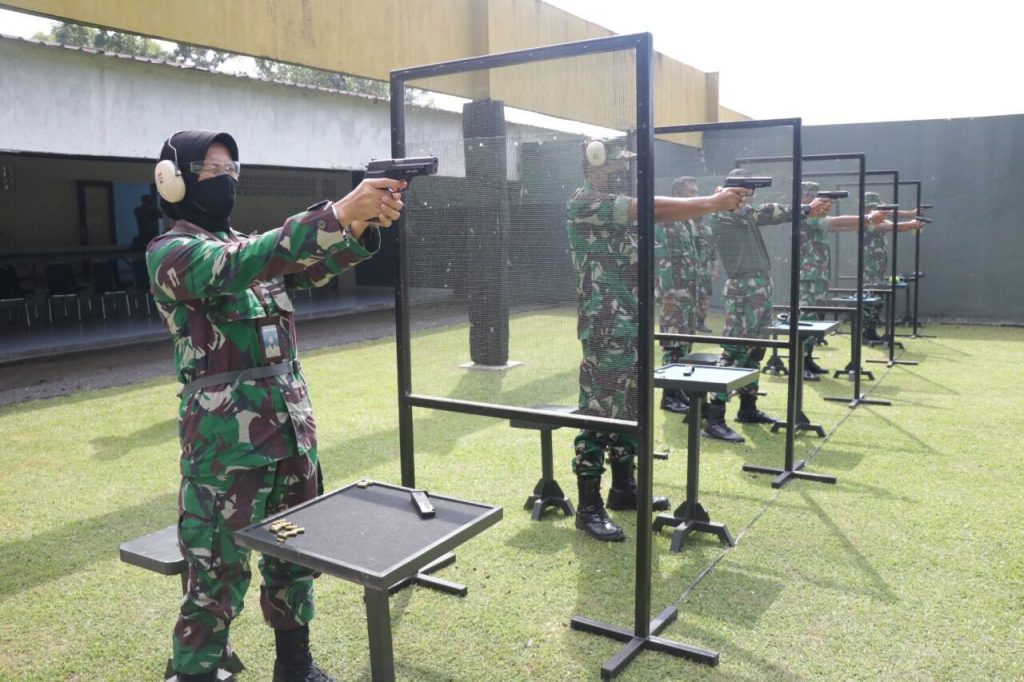 Asah Kemampuan, Personel AAU Latihan Menembak