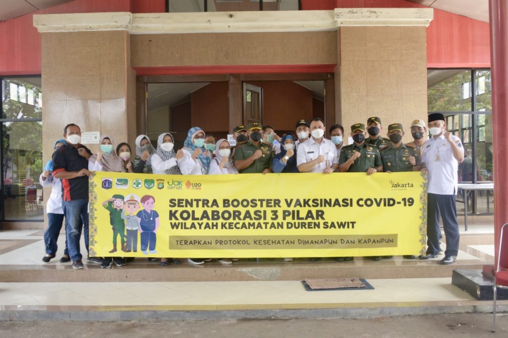 Pangdam Jaya/Jayakarta Tinjau Serbuan Vaksinasi di Pd Kelapa Duren Sawit Wilayaj Kodim 0505/JT