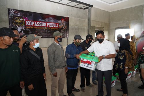 Kopassus Bagikan 1200 Paket Bingkisan Untuk Warga Soreang dan Ciwidey