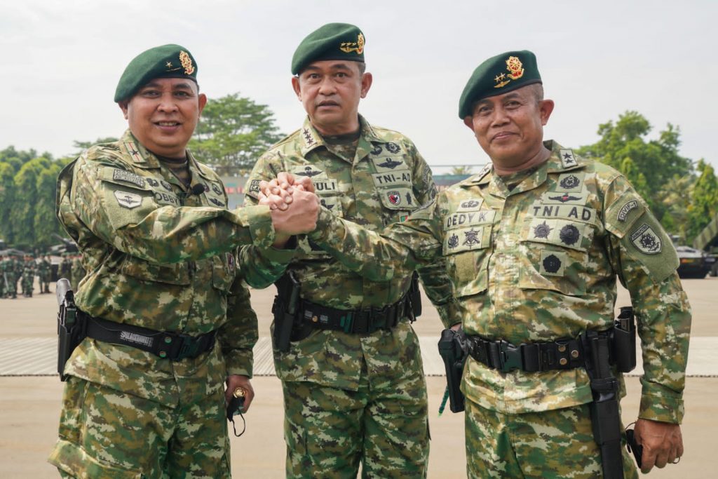 Pangkostrad Pimpin Sertijab Pangdivif-1 Kostrad