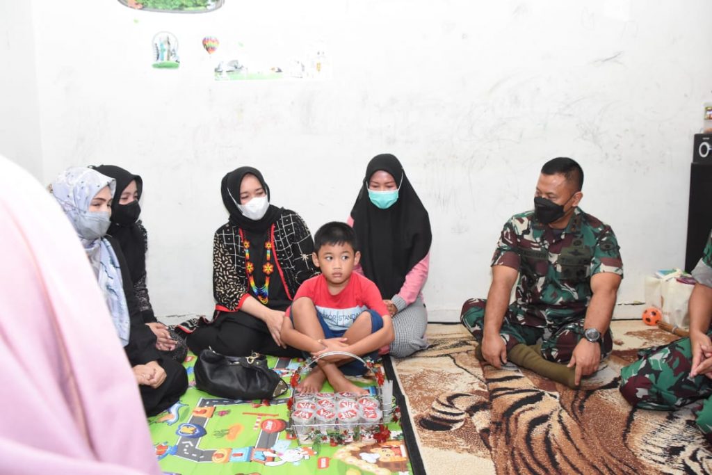 Pangdam Jaya Kunjungi Rumah Almarhum Koptu Jarot Budi Utomo Anggota YonKav-9/SDK