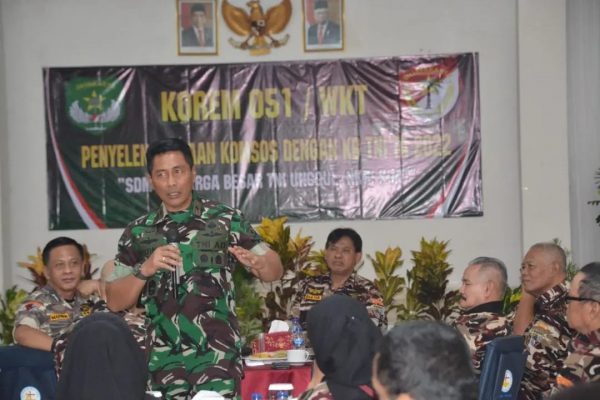 Bangun Kebersamaan, Korem 051/WKT Komsos Dengan KBT
