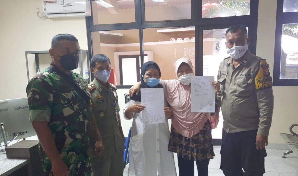 Redam Perselsihan, Babinsa Bersama Bhabinkamtibmas Kramatjati Damaikan Warga