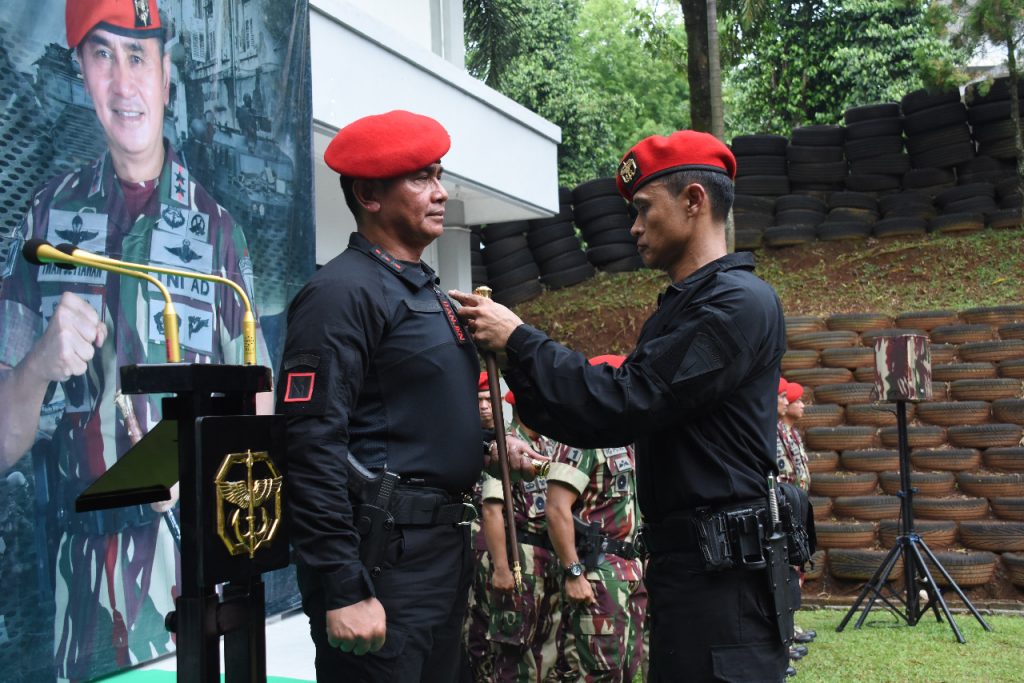 Penyematan Brevet Anti Teror Kepada Mayjen TNI Iwan Setiawan