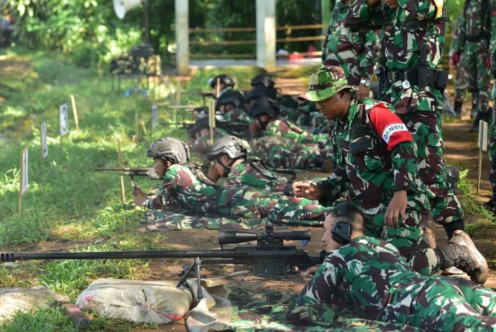 Batalyon Infanteri Mekanis 202/Tajimalela Laksanakan Latihan Menembak Senjata Runduk dan Senjata Lintas Datar