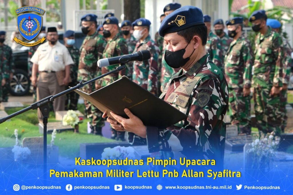 Kaskoopsudnas Pimpin Upacara Pemakaman Militer Lettu Pnb Allan Syafitra