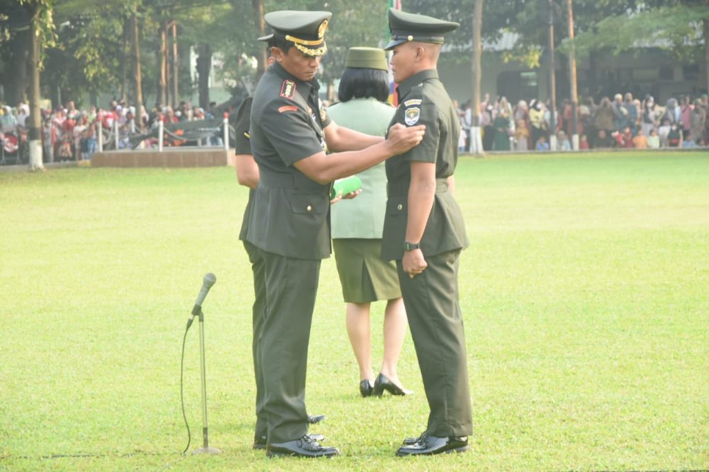 Komandan Rindam Jaya melantik 896 Bintara Baru mantan Siswa Diktukba TNI AD TA. 2022