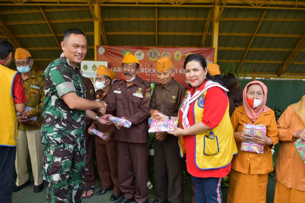 Kodim 0501 JP Bersama Lion Club Gelar Bhaksos Bagi Anggota LVRI dan PIVERI