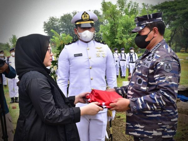 Empati Mendalam, Kasal Hadiri Pemakaman Dua Pilot Pesawat Latih Bonanza TNI AL