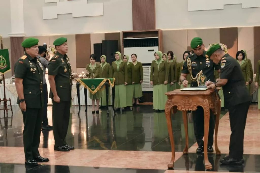 Pangdam Jaya Pimpin Serah Terima Jabatan Danrem 052/Wkr