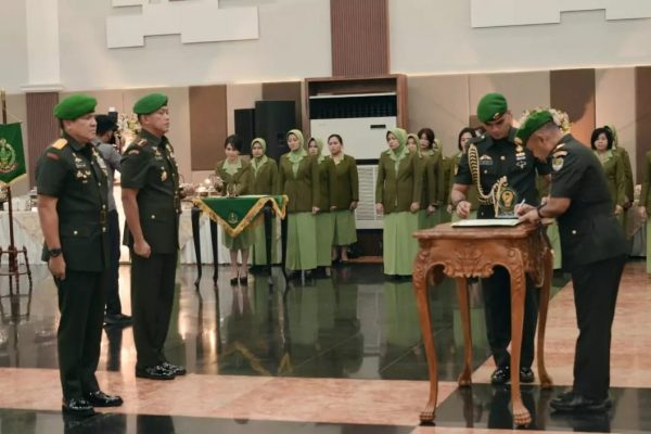 Pangdam Jaya Pimpin Serah Terima Jabatan Danrem 052/Wkr