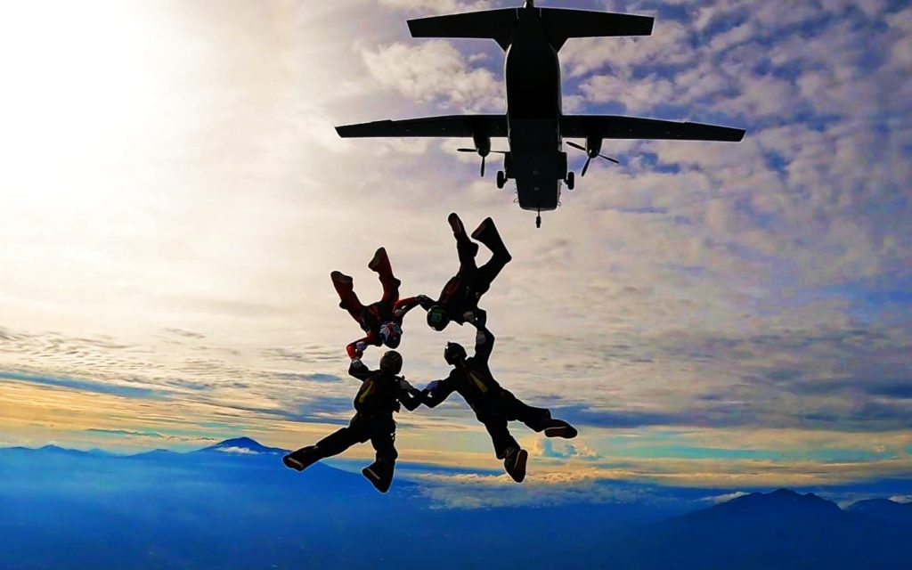 Tim Penerjun Kopassus Ikuti Kejurnas Terjun Payung Piala KASAU CUP 2022