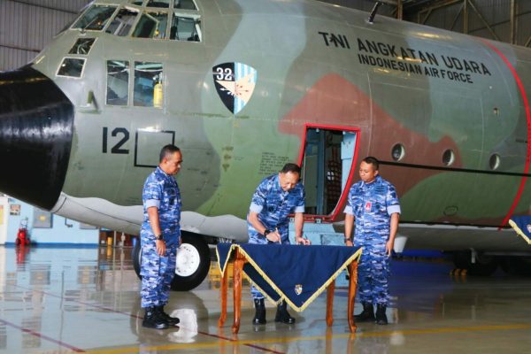 Acara Tradisi Penghentian Operasi Pesawat C-130B Hercules A-1312 di Lanud Abd Saleh