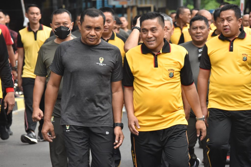 Kembalikan Kebugaran Tubuh, Pangdam Jaya Ikuti Olahraga Bersama di Polda Metro Jaya