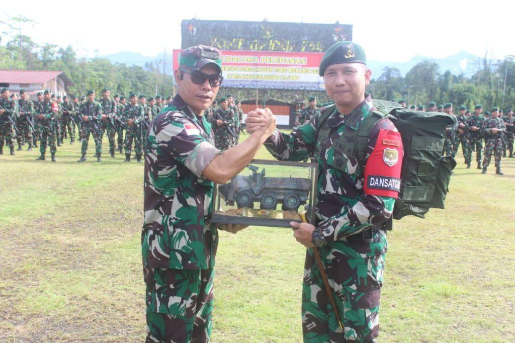 Asops Kasdam XVII/Cendrawasih Pimpin Pelepasan Satgas Pamtas Mobile Yonif Mekanis 203/AK di Timika
