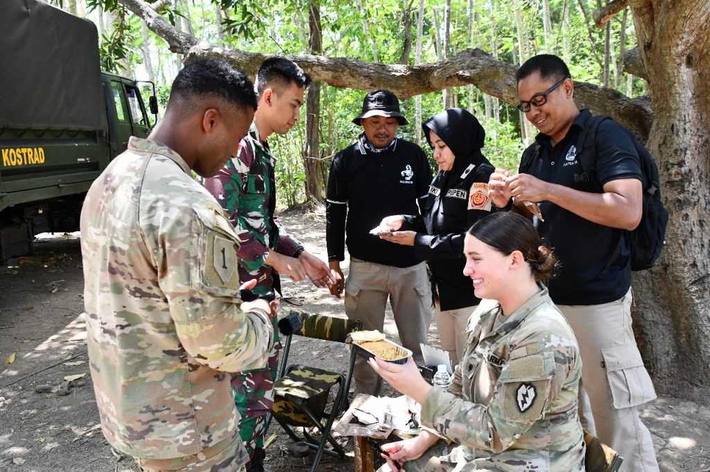 Begini Reaksi Tentara Amerika dan Jepang Mencoba Ransum TNI