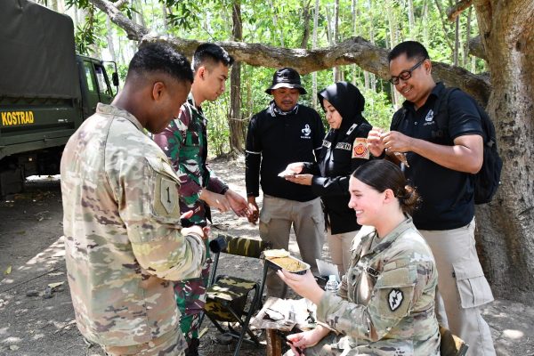 Begini Reaksi Tentara Amerika dan Jepang Mencoba Ransum TNI