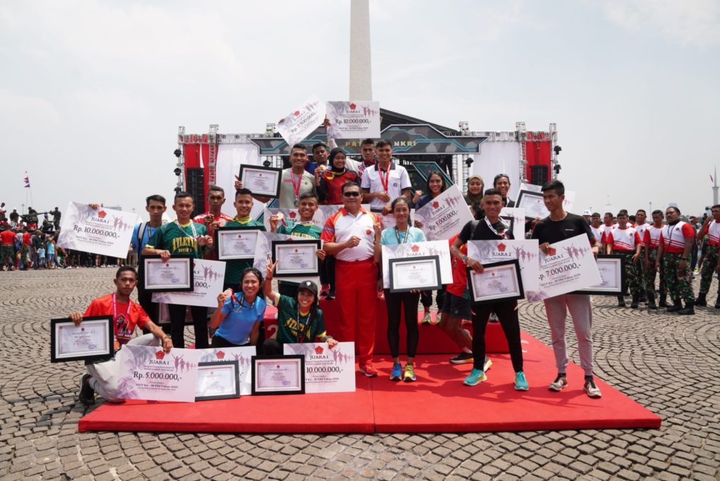 Peduli Rakyat, TNI Gelar Bakti Kesehatan dan Panggung Hiburan