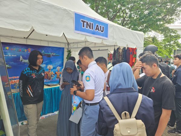 Tampilkan Bapak AURI Kelahiran Banyuwangi. Stand TNI AU Dipadati Pengunjung Semarak Dirgantara