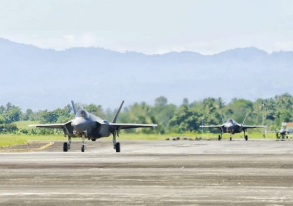 Elang Ausindo 2023: Fights On ! Dogfight F-16 Vs F-35 Di Langit Manado, Latihan Disimilar Basic Fight Maneuvre Dimulai