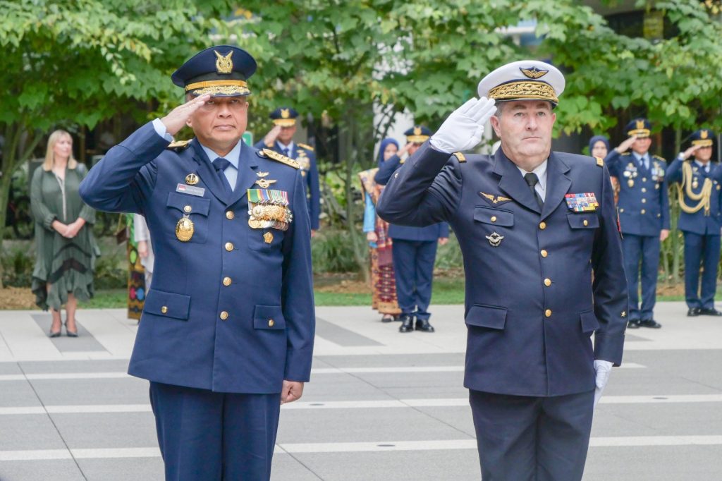  Kasau Menerima Penghargaan Medali Order of Merit Perancis