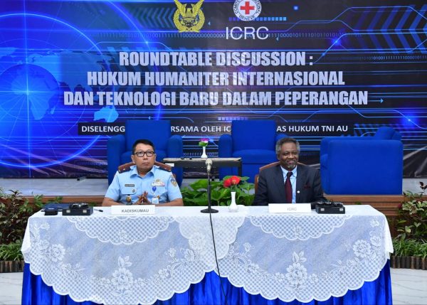 Diskumau dan ICRC Gelar Diskusi Bahas Aspek Hukum Penggunaan Siber dalam Operasi Udara