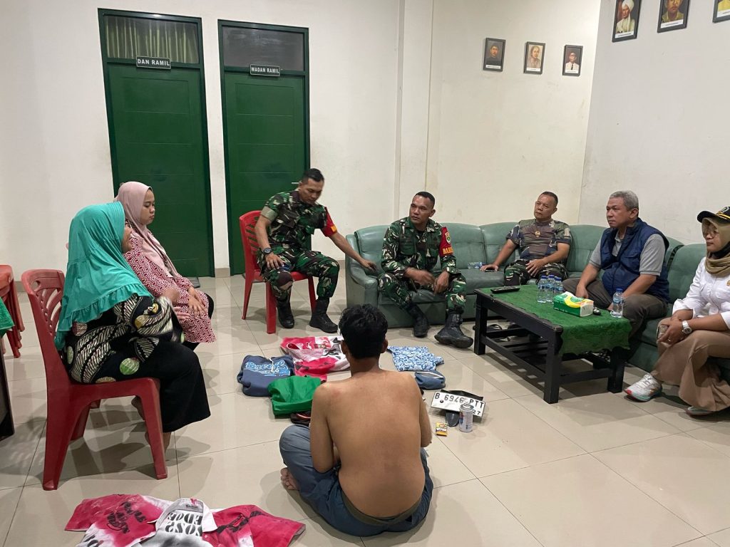 Babinsa Kodim 0505 JT Bubarkan Tawuran Pelajar di Jalan Otista Raya