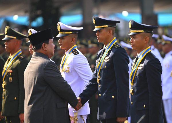 293 Perwira Remaja TNI AU Dilantik Presiden RI di Istana Merdeka