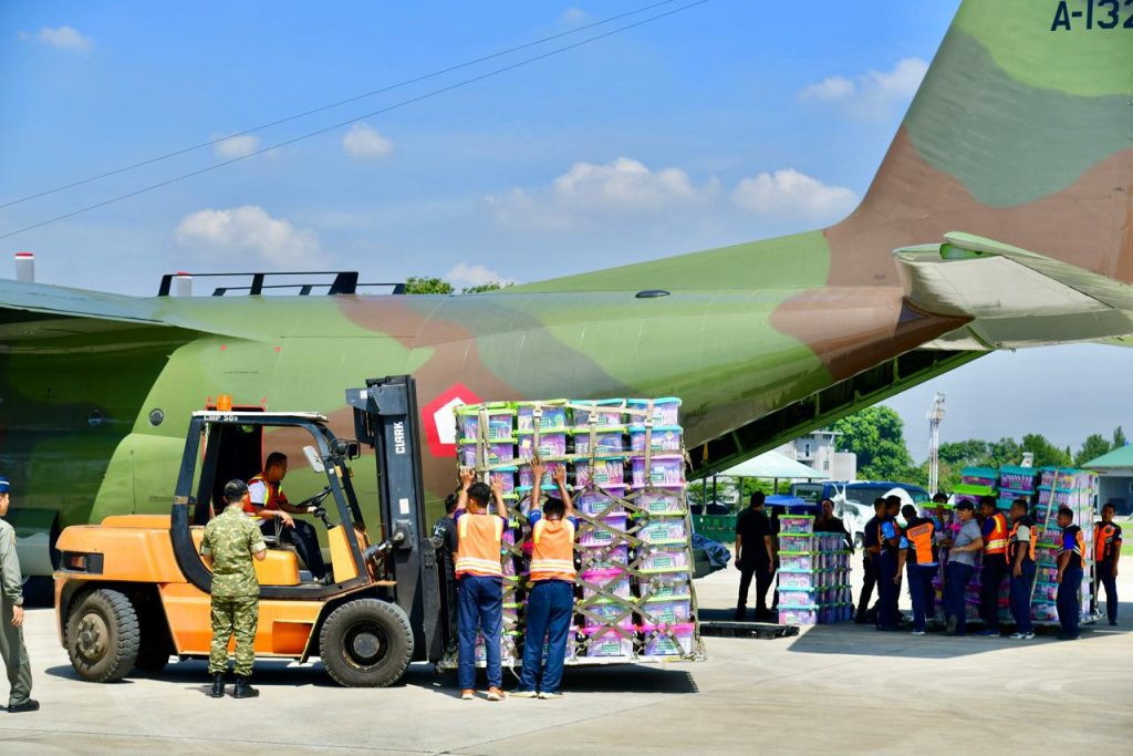 TNI AU Salurkan Lebih dari 300 Ton Bantuan ke Sumut, Sumbar, dan Aceh