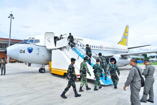 Empat Pesawat TNI AU, Berangkatkan Prajurit Yonif TP 899/BSG ke Sumatera Utara
