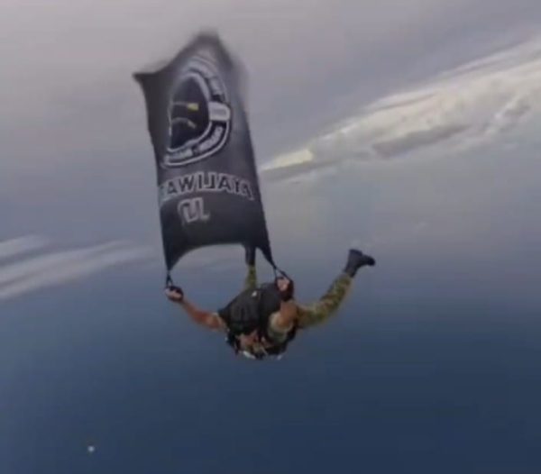 Prajurit Korpasgat Asah Kemampuan Terjun Statik dan Freefall di Biak